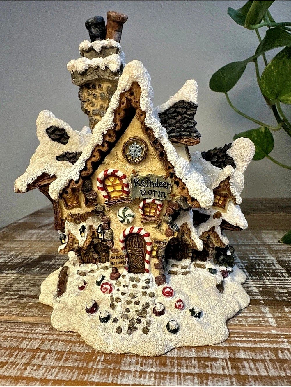 Boyds Bearly Built Village 2001 Hoofer Hall Reindeer Dormitory Kringles Village